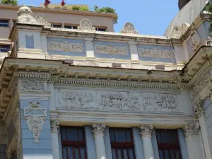Fachada ornamentada do Palácio da Justiça Rodrigues Campos, em Belo Horizonte