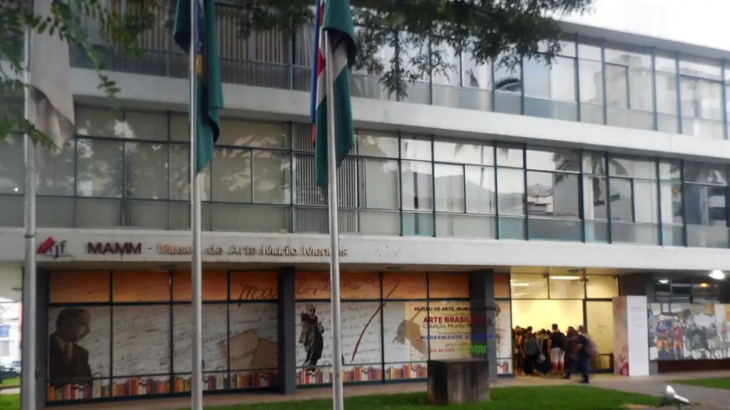 Fachada envidraçada do Museu de Arte Murilo Mendes em Juiz de Fora